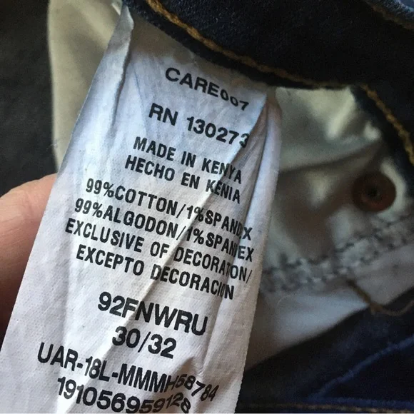 Wrangler’s Distressed Slim Straight Men’s Jeans - Picture 5 of 6